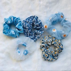 5 scrunchies blue flower theme